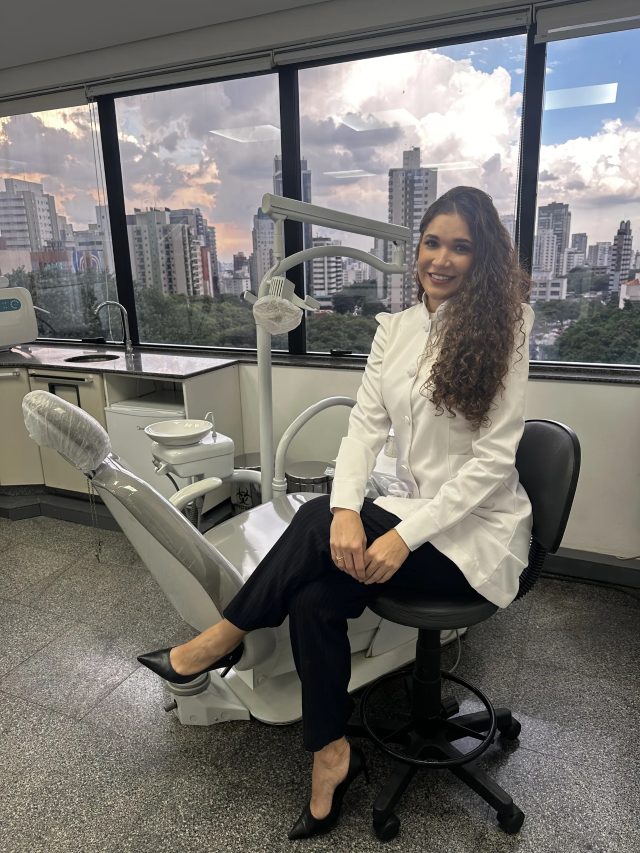 Dra. Mylena Oliveira, cirurgiã-dentista, na Vila Mariana, São Paulo